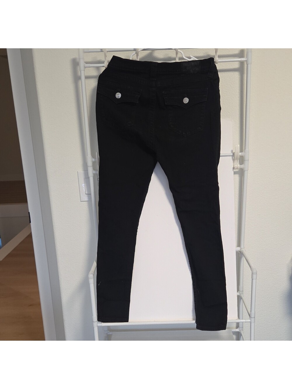 True Religion - Picture 4 of 4